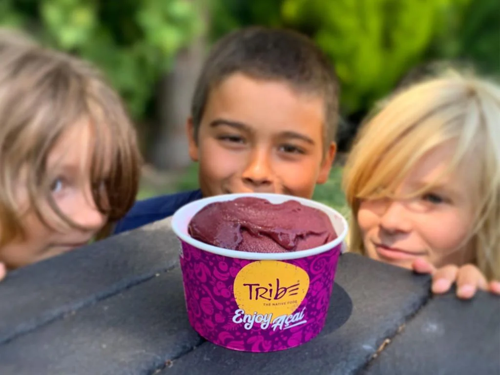 Preparación de un bol de açaí en casa